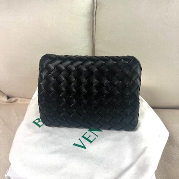 NEW Bottega Veneta Small Andiamo Parachute in Black - Picture 7 of 10